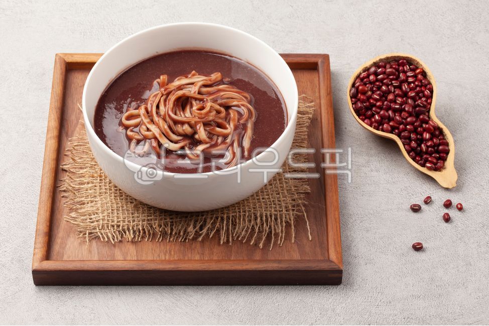 팥죽,팥칼국수,칼국수,전통음식,동지팥죽,요리,음식,겨울,계절,식재료,면류,면요리,한국음식,한국요리