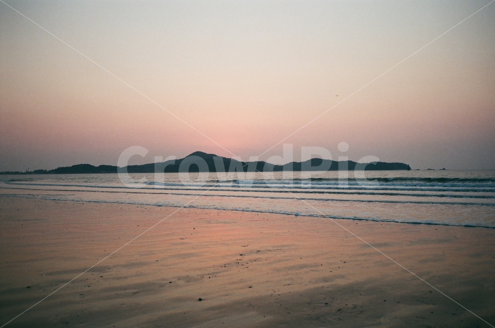 바다,석양,겨울바다,필름사진,감성사진,핑크,하늘,신두리해변,해변,서해,해수욕장,해질녘,자연,풍경,nature,landscape,해변,바다,beach,sea,outdoors,옥외,water,물,shoreline,해안선,ocean,대양,sand,모래