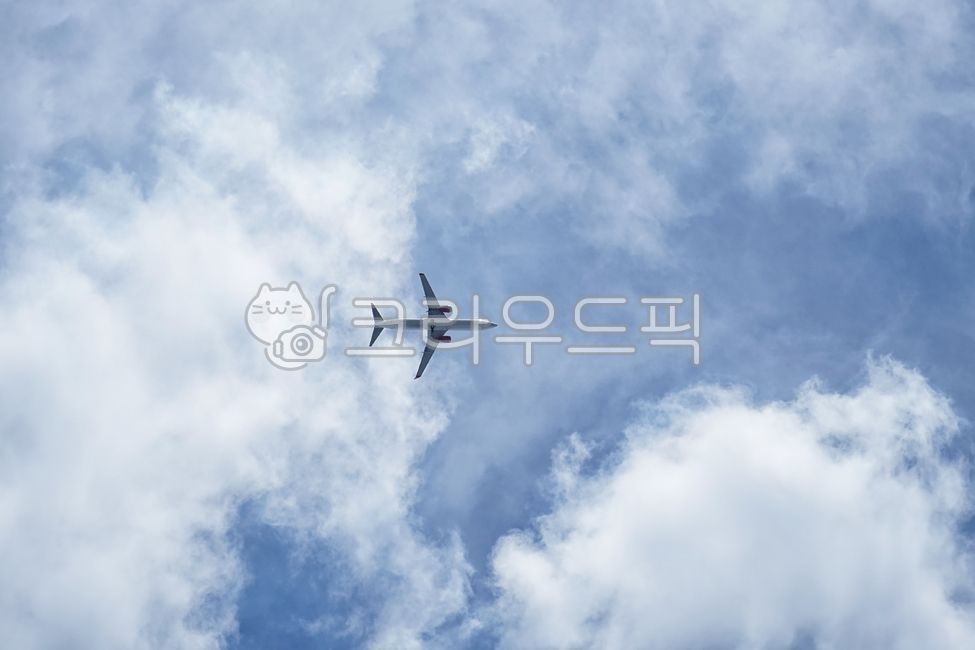 sky,cloud,cloudy,White,airplane,aircraft,clear