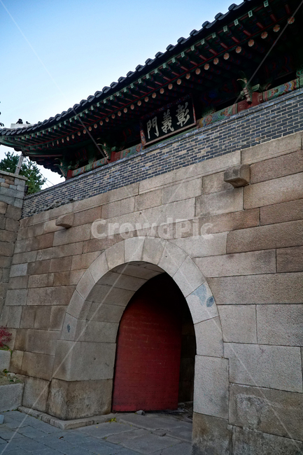 창의문,한양도성,성문,성곽,한국,한국전통,문화재,유적,유적지,korea,서울,seoul,종로구,청운동,culturalassets,culturaltreasure,culturalproperties,성벽,캐슬,castle,한옥,전통,기와,풍경,10월,autumn,fall,landscape,october,건축,전통건물,건물,목조,목조건물,한국문화,전통문화,한국적인,한국전통,한국문화,korean traditional,korean culture,건축물,건물외관,exterior,building,structure,architecture,construction