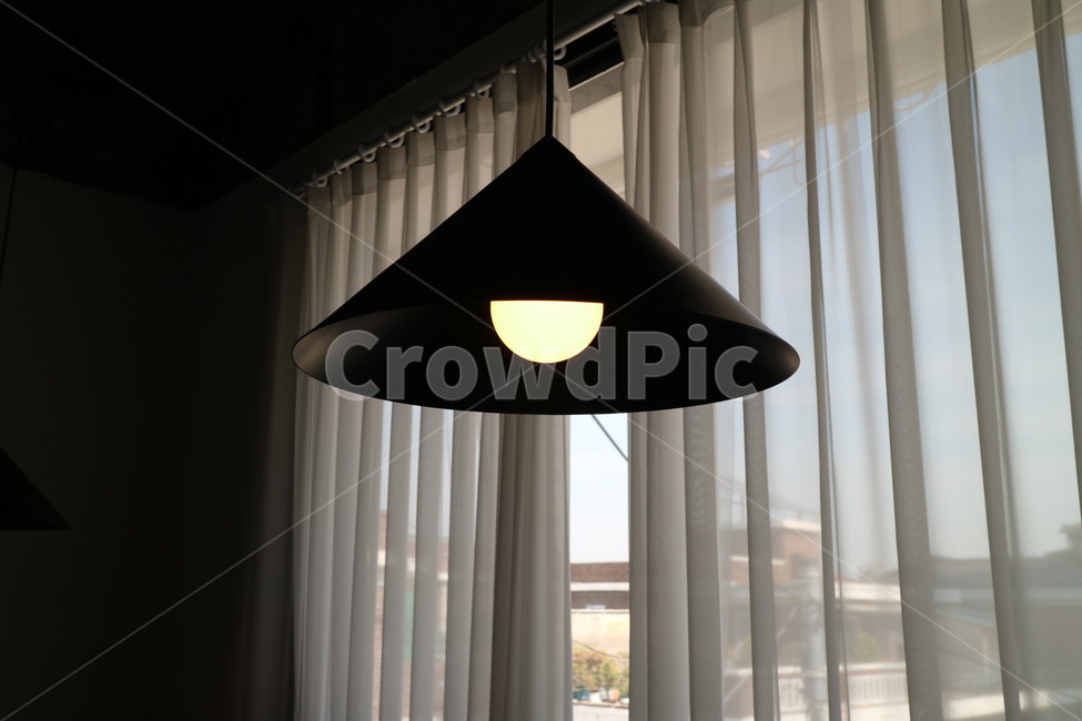 가구,전구,등,lamp,커텐,창문,빛,감성,감성사진,light,램프,라이트