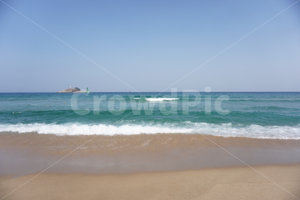 바다,자연,파도,등대,하늘,자연,풍경,nature,landscape,해변,바다,beach,sea,등대,lighthouse,outdoors,옥외,ocean,대양,water,물,shoreline,해안선,바닷가,coast,연안