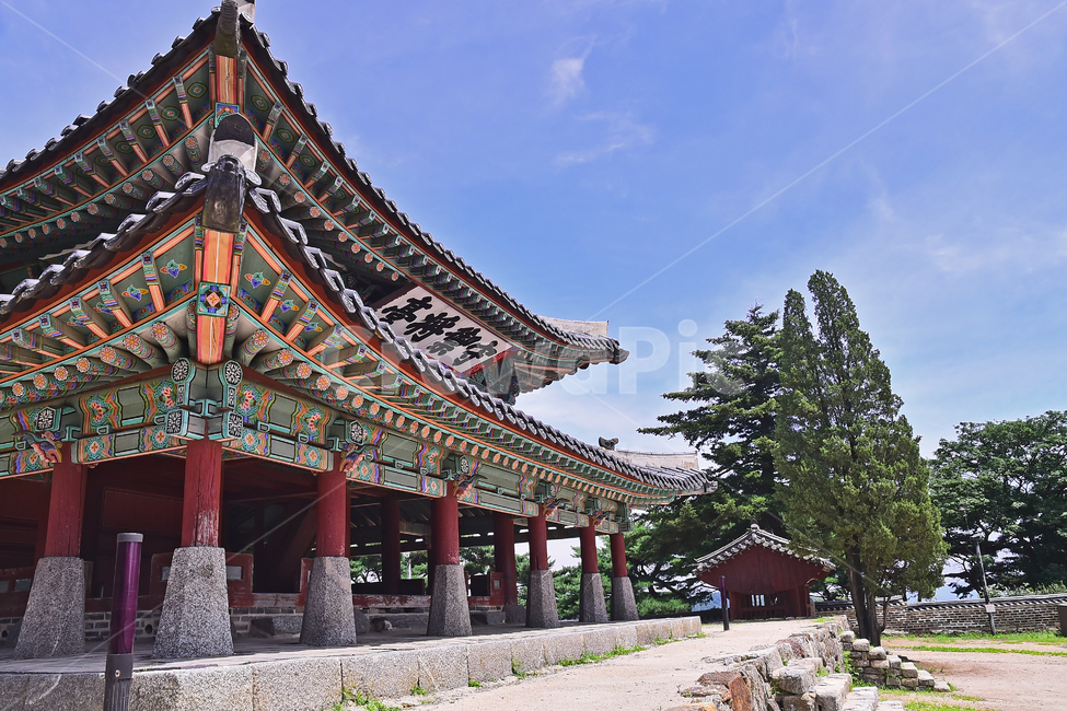한국전통,수어장대,남한산성,유네스코,기와지붕,역사,traditional,background,unesco,세계문화유산,culture,전통양식,worldheritage,structure,단청,처마,관광지,명소,경기도,전통패턴,배경,바탕,백그라운드,namhansanseongprovincialpark,namhansanseongfortress,조선시대,역사유물,기념물,건축양식,korean,architecture,건축물,building,건물,history,한국전통,한국문화,korean traditional,korean culture,건축물,건물외관,exterior,building,structure,architecture,construction
