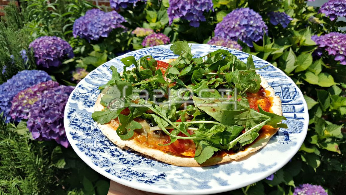 Rucola Pizza,pizza,Arugula Pizza,Homemade Pizza,food
