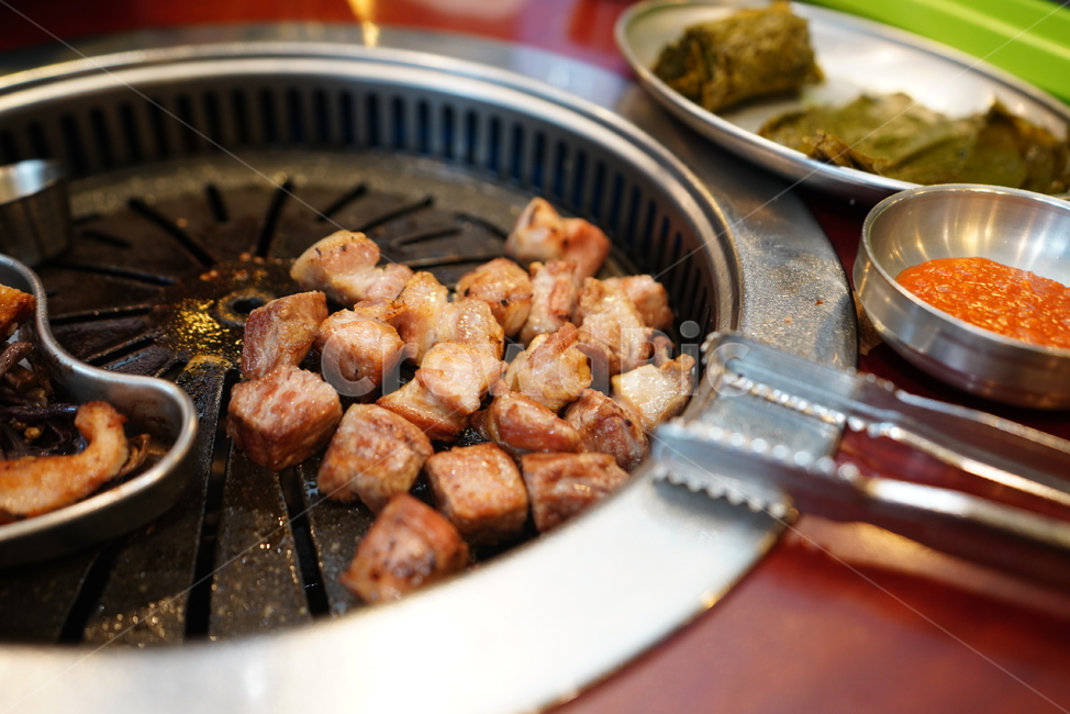 삼겹살,고기,육류,육식,음식,식사,안주,먹거리,불판,구이,돼지,음식,식재료,요리,food,cook,meal,dishes,food reserves,육류,고기,meat