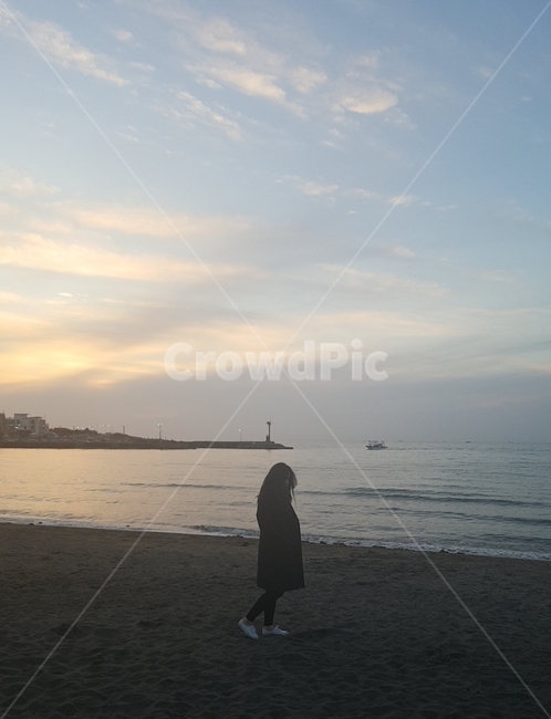 바닷가,해변,여자,노을,겨울바다