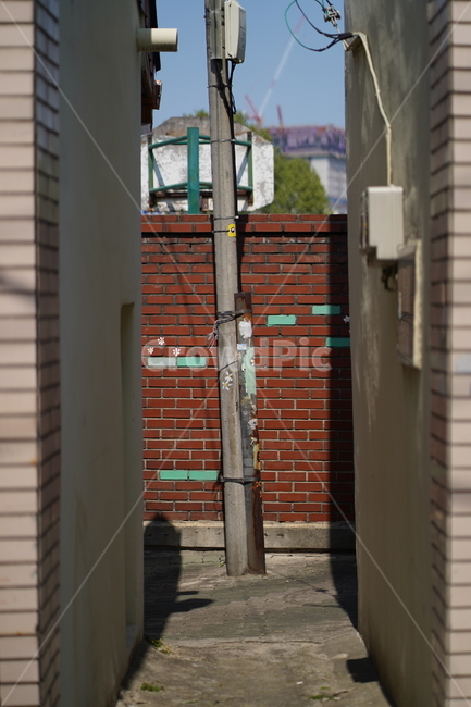sidewalk,emotion,road,telephone pole,Electric pole,alley,emotional photo