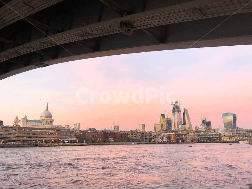 런던,노을,세인트폴대성당,랜드마크,영국,london,하늘,강,템즈강,선셋,핑크,도시,풍경,city,landscape,해외,외국,세계,foreign,oversea,world,세계도시풍경,해외도시풍경,외국도시풍경,world cityscape,road,도로