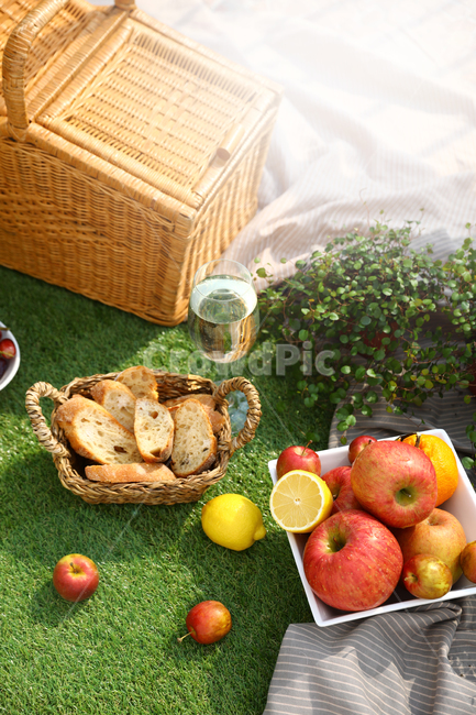 spring accessories,Accessories,apple,lemon,fruit,fruit basket,picnic,baguette,wine