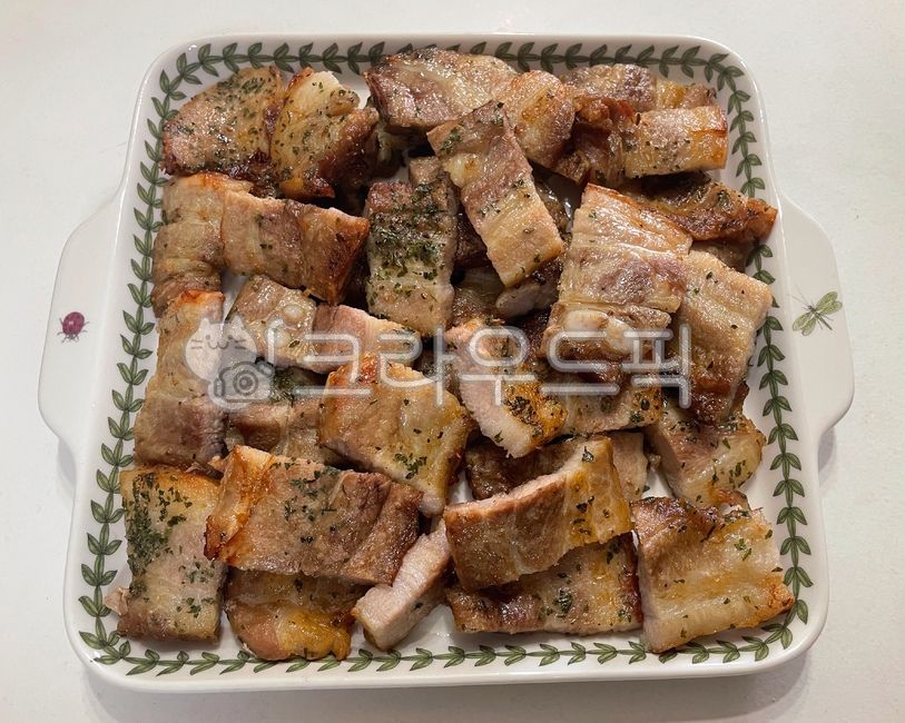 Air fryer recipes,pork,pig,rice thief,pork belly,Korean food,ingredients,cooking,roast,koreanfood,Korean cuisine,cook,Korean,cochlear bone,food,meal,Air fryer grilling,dish,meat,mukbang