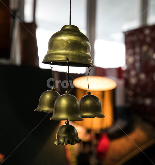 종,금색,메달린,작은,소리,인테리어,실내디자인,interior design,사물,물건,오브젝트,thing,object,matter