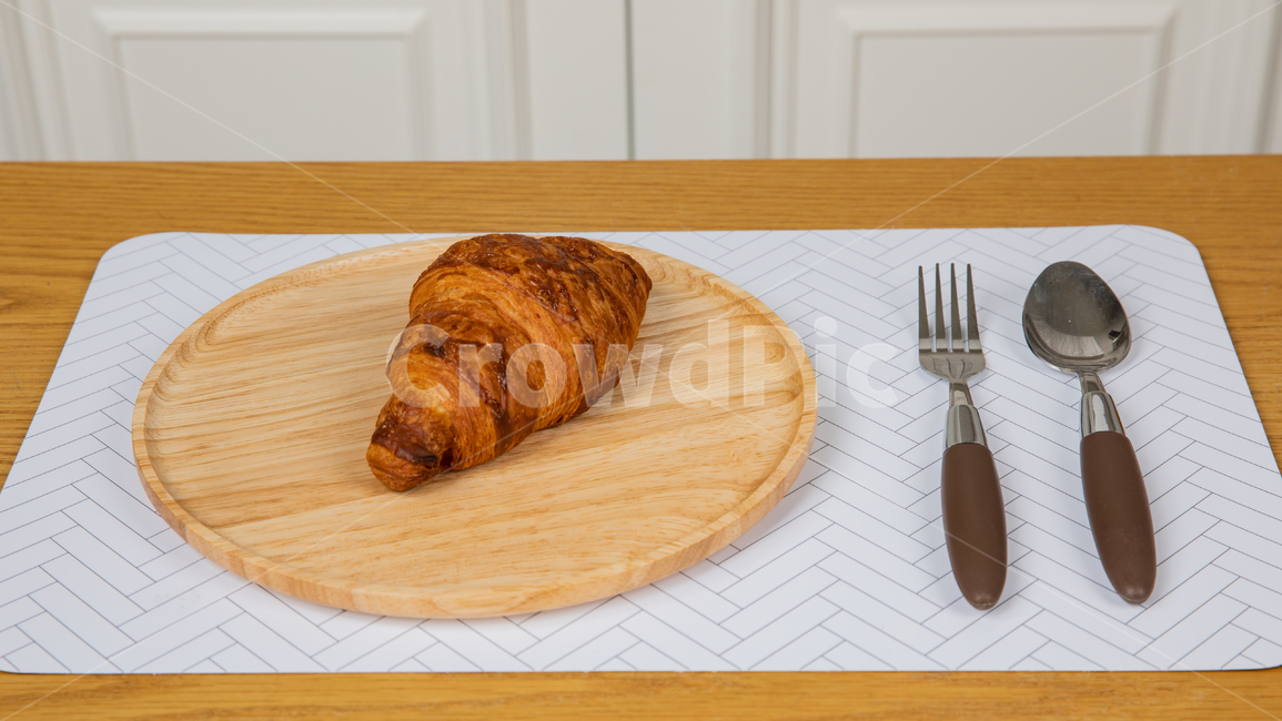 tablecloth,Meal,inside,interior,hungry,modern,spoon,neat,kitchen,table,Woodenware,bread,tree,equipment,delicious,food,Lunch,Tray,fork,pastry,White,brunch,Spoon,organized,breakfast,sweet
