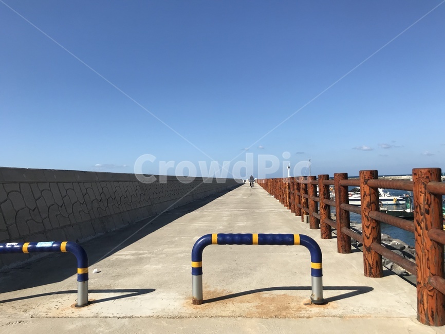 제주,제주도,방파제,바다,자전거,맑음,jeju,jejudo,sea,bike,자연,풍경,nature,landscape,handrail,난간,banister