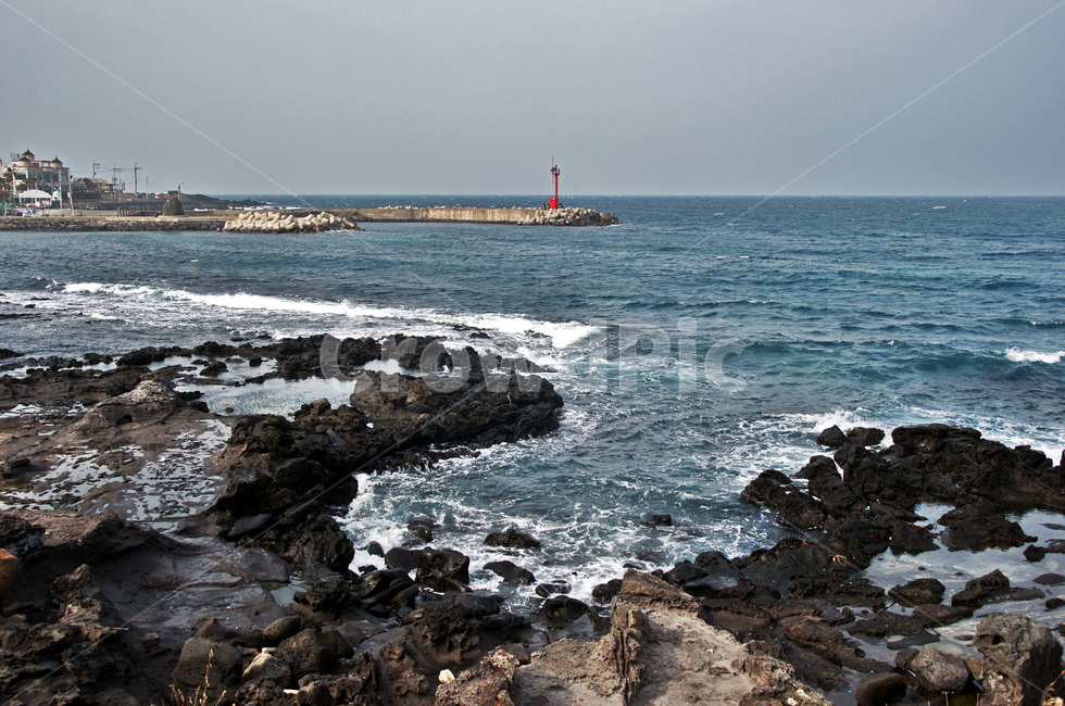 해변,탑동해변,제주도,기암괴석,퇴적암,파도,바다,자연,등대,방파제,자연,풍경,nature,landscape,한국자연풍경,한국자연경관,korea nature landscape,제주도,jeju,jeju island