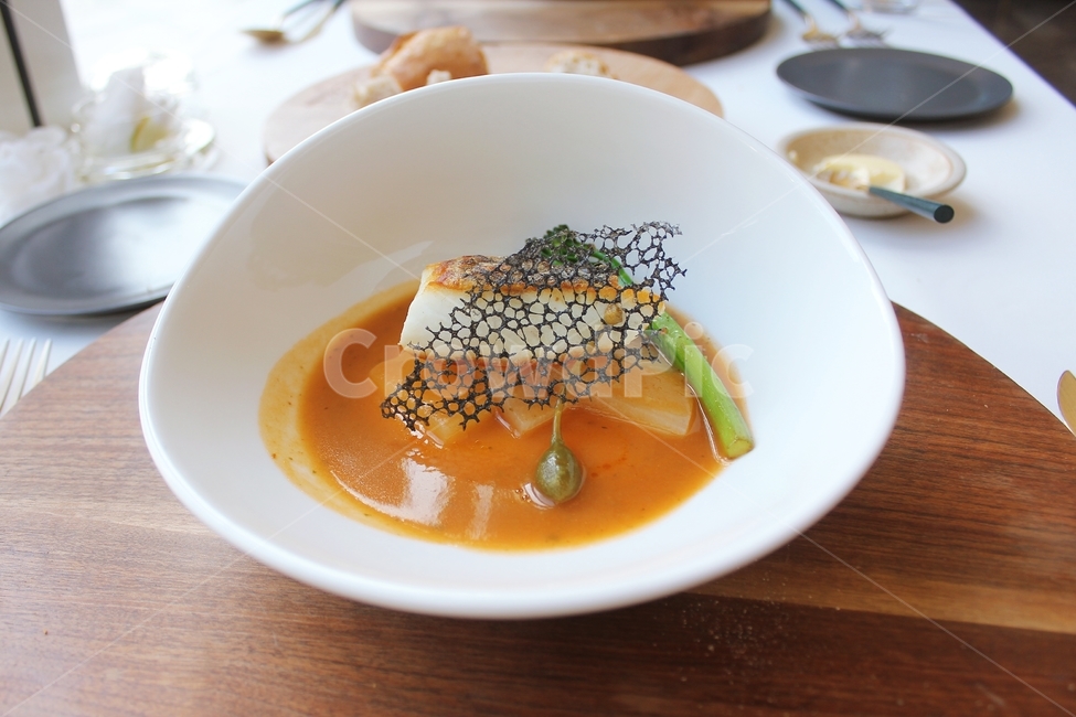 레스토랑,생선요리,플레이팅,요리,생선,음식,식재료,요리,food,cook,meal,dishes,food reserves,양식,서양음식,서양요리,western food,western dishes,western meal,western cook