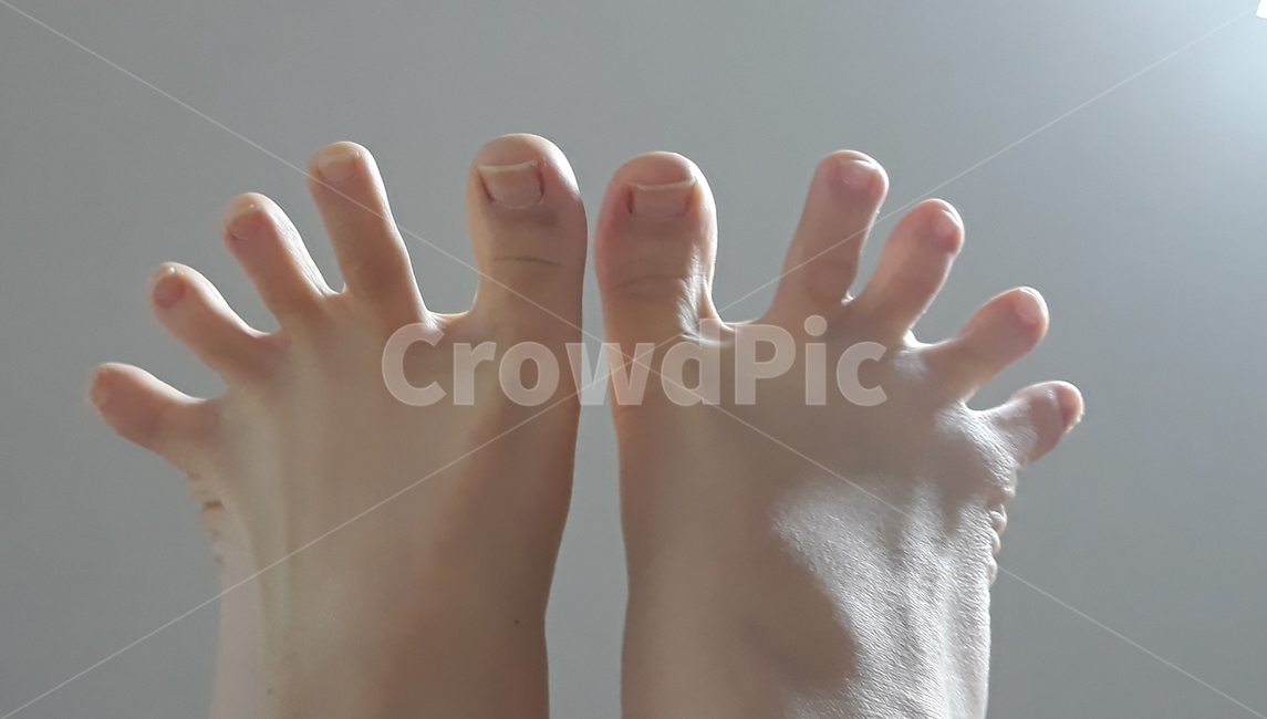 toe,발가락,사람,발톱,발,발목,살색,배경,온화,재능,양쪽,빛,벌리기,장난,사람,인물,인간,human,person,신체일부,몸,body