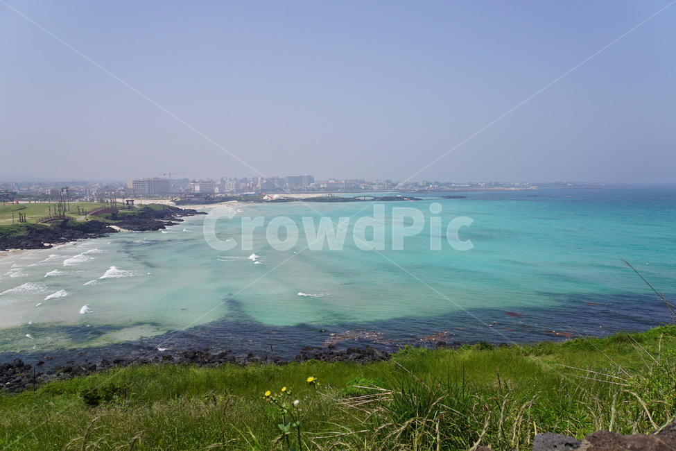 제주도,바다,하늘,힐링,여유,바람,언덕,자연,풍경,nature,landscape,제주도,jeju,jeju island,land,땅,outdoors,옥외,water,물,sea,ocean,대양,shoreline,해안선,promontory,곶,coast,연안