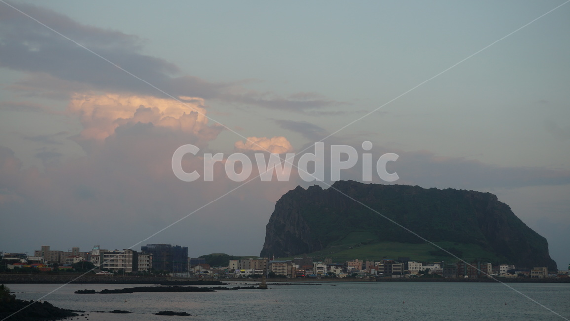 섶지코지,성산일출봉,제주도,저녁노을,저녁구름,해안가,sunset,자연경관,자연,풍경,nature,landscape,한국자연풍경,한국자연경관,korea nature landscape,제주도,jeju,jeju island,outdoors,옥외,land,땅,water,물,shoreline,해안선,sea,바다,ocean,대양