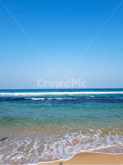 바다,모래,해변,파도,하늘,파란색,하늘색,거품,beach,sea,sky,blue,여름,겨울,잔잔함,여유로움,시원함,강원도,강릉,해변,바다,beach,sea