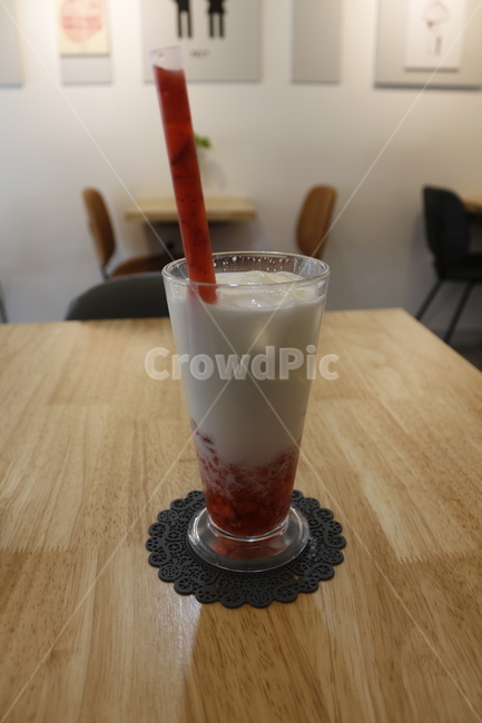 딸기라떼,딸기,커피숍,커피,카페