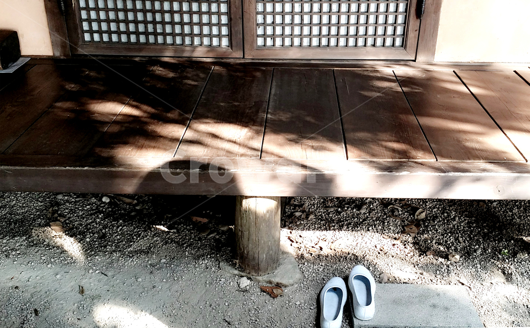 한옥,고무신,마루,그늘,따뜻함,정자