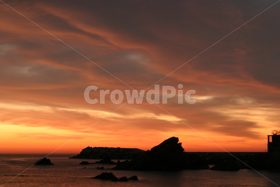 일몰,sunset,바다,해안가,sea,beach,동해,아름다운,빨강,바닷가,화려한,자연,nature,하늘,sky,cloud,구름,햇빛,햇살,sunlight,sunshine,태양,sun,풍경,landscape,view,scenery,배경,자연이미지,경치,해질녁,장엄한,석양,노을,붉은노을,불타는,황혼,땅거미