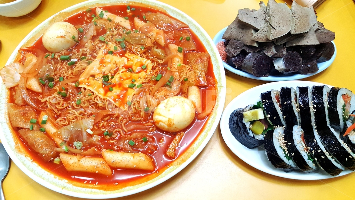 분식,김밥,떡볶이,순대,한국음식,고등학교,고등학생,간식,친숙한,음식,식재료,요리,food,cook,meal,dishes,food reserves,한식,한국음식,한국요리,korean food,korean dishes,korean meal,korean cook,디저트,간식,후식,dessert,snack
