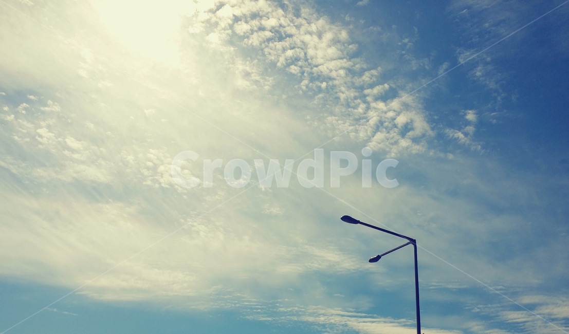 하늘,구름,신호등,시원함,꼿꼿함,sky