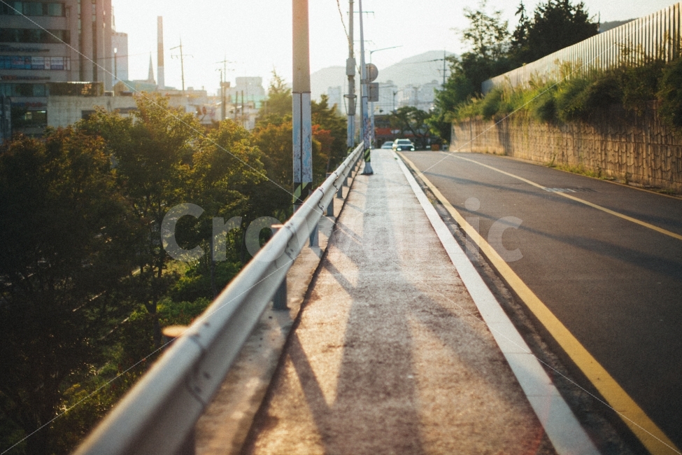 감성,스냅,햇살,역광,노을,교통,교통수단,traffic,transportation,감성,sensible,feeling,handrail,난간,banister