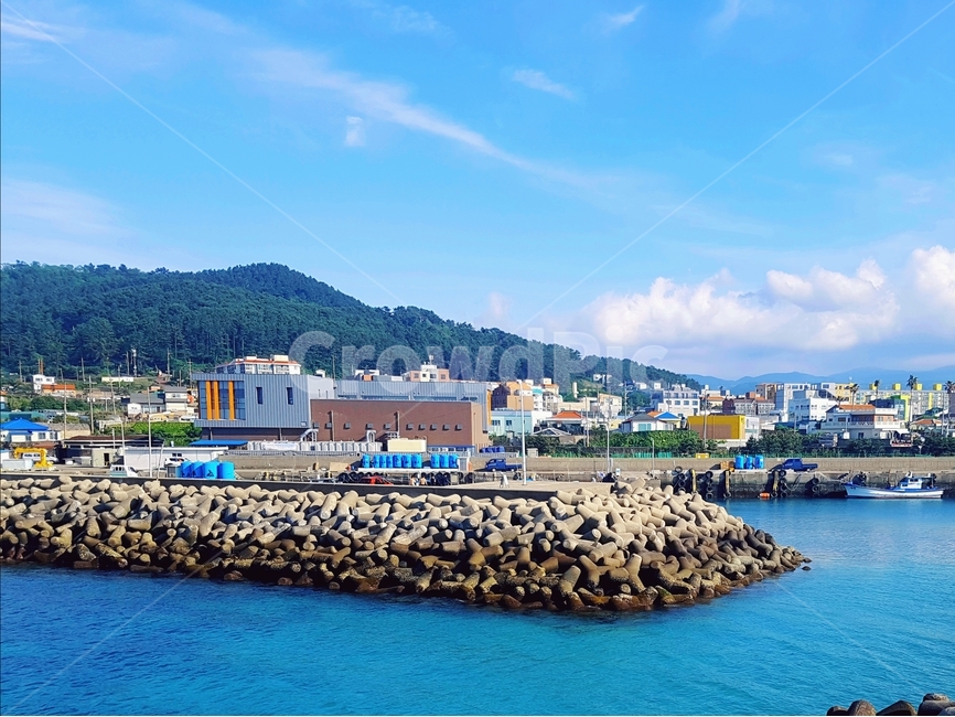 제주도,해안길,바다,파도,건물,파란색,오름,산,제주,물,모래,방파제,구름,하늘,물결,마을,도시,풍경,city,landscape,한국도시풍경,한국도시경관,korea cityscape,water,waterfront,워터 프론트