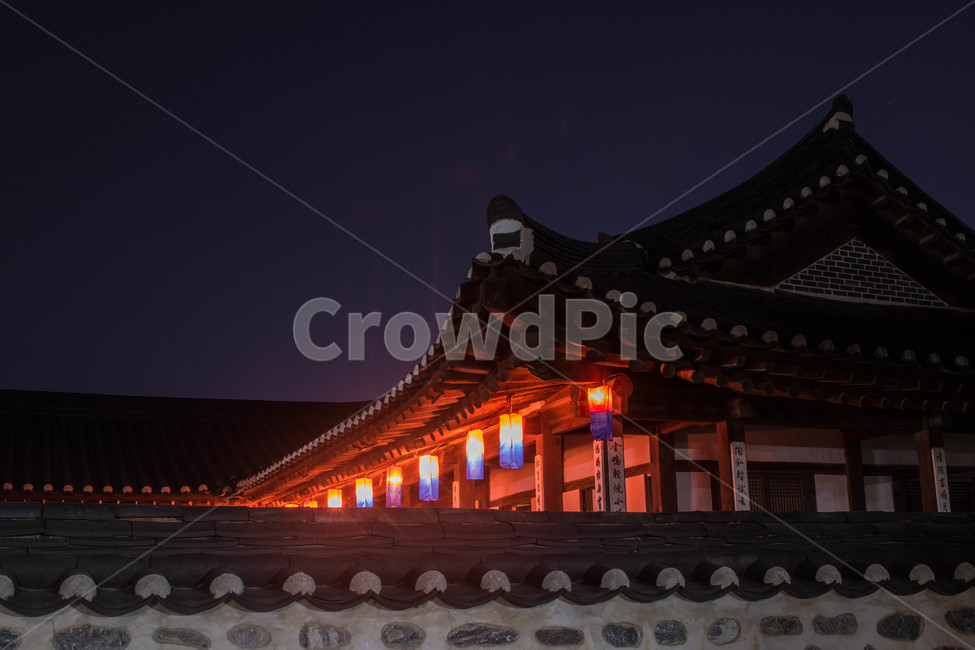 남산골한옥마을,한옥마을,담벼락,한옥,기와,건물,건축물,등,한국,야경,밤,풍경,nightscape,night,landscape,한국전통,한국문화,korean traditional,korean culture,건축물,건물외관,exterior,building,structure,architecture,construction