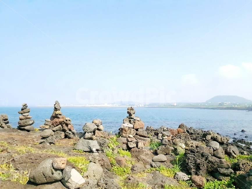 풍경,rubble,돌탑,제주,돌,바다,제주도,바닷가,현무암,겨울,관광지,실외,파도,경치,하늘,바위,파편