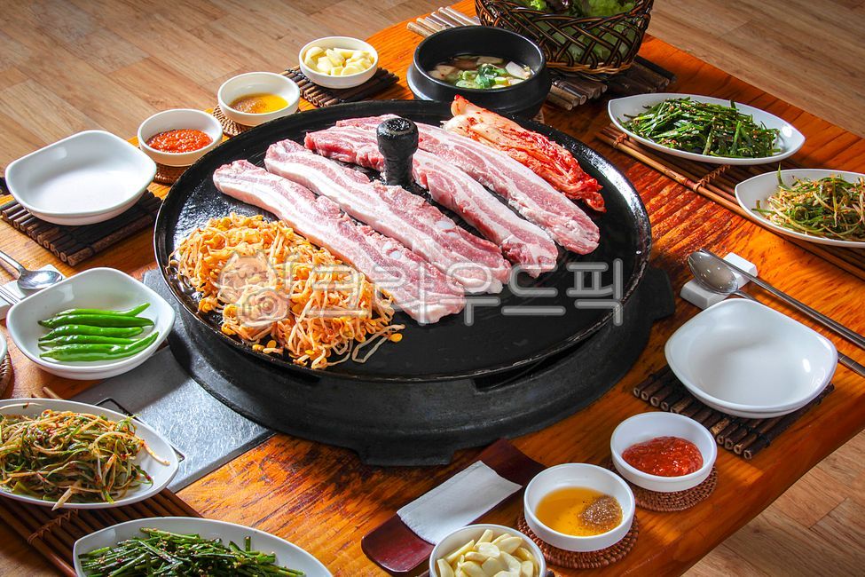 Pork belly,Raw neck meat,pork,vegetable,oil pan,pig,BBQ,Domestic raw pork belly,pork belly,pot lid pork belly,cast iron,Korean food,Grilled Pork Belly,ingredients,Kimchi Pork Belly,Korean restaurant,Raw pork belly,roast,Cast iron pot lid pork belly,Pot Li
