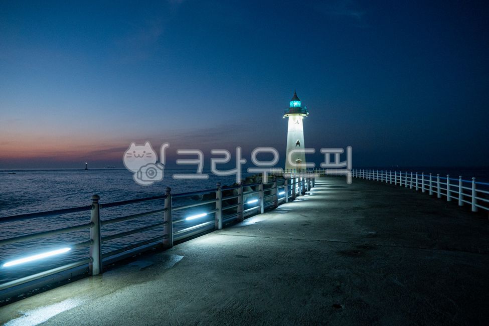 등대,일출,일몰,빛,방향,야경,새벽,건물,탑,항해,길잡이,불,해안