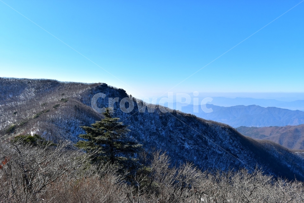 지리산,서북능선,노고단,풍경,비경,명산,국립공원,성삼재,묘봉치,만복대,고리봉,반야봉,천왕봉,정령치,세걸산,세동치,부운치,팔랑치,산행,등산,트레킹,National,Park,철쭉,파란,하늘,바래봉,사진,산그리메,산너울,명선봉,토끼봉,힐링,감성,전망,조망,아름다운,수려한,nature,landscape,겨울,계절,winter,season,자연,풍경,nature,landscape,한국자연풍경,한국자연경관,korea nature landscape,outdoors,옥외,mountain range,산맥,mountain,산,plant,식물,tree,나무,fir,전나무,abies,아비