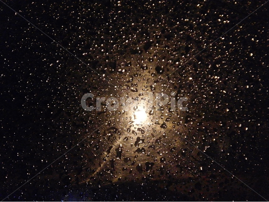 빗방울,자동차본네트,검은색,터널연상,비내리는저녁,촉촉함,야경,밤,풍경,nightscape,night,landscape,비,비오는날,rain,rainy