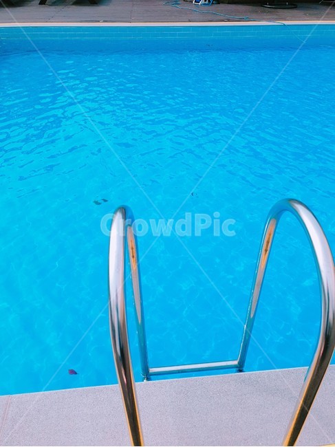 수영장,물놀이,휴가,야외수영장,물,수영,수영장안전봉,여행,파란색,하늘색,여름휴가,여름,힐링,휴식,즐거움