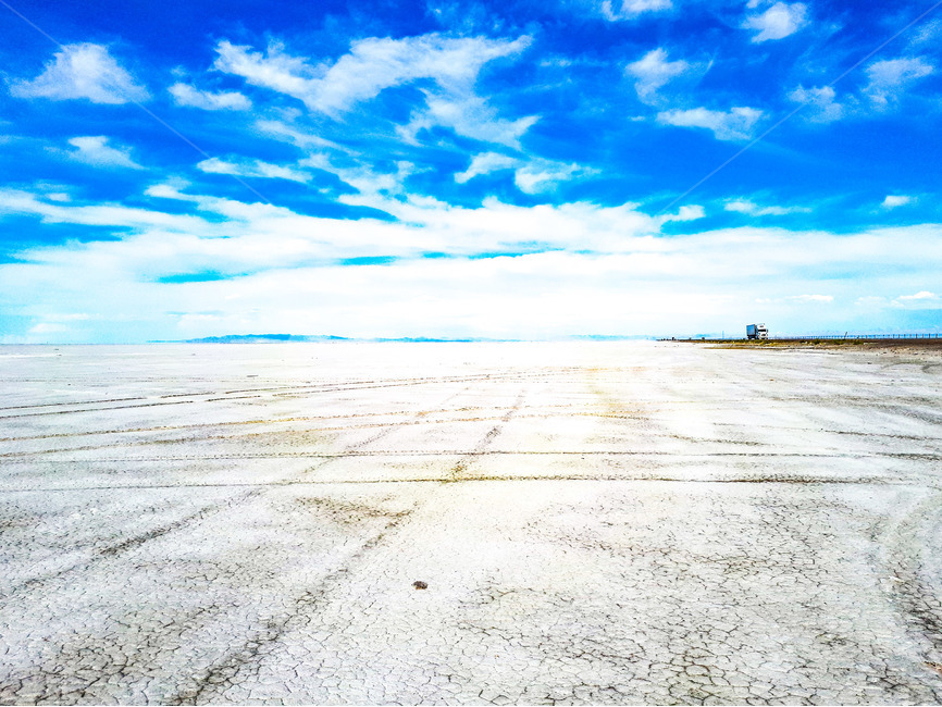 소금사막,소금평원,보너빌소금사막,보너빌소금평원,소금밭,소금,bonneville,saltflats,자연,옥외,평야,salt,평지,광야,평원,지평선,백색,하얀색,하얀소금,보너빌솔트플렛,솔트레이크,saltlake,하얀구름,바닥,소금바닥,푸른하늘,트랙,소금결정,메마름,건조지역,타이어자국,바퀴자국,흔적,풍경,전경,광경,하늘,sky,cloud,컴퓨터배경사진,배경사진,배경,풍경사진,백그라운드,배경이미지,풍경이미지,엽서사진,자연,풍경,nature,landscape