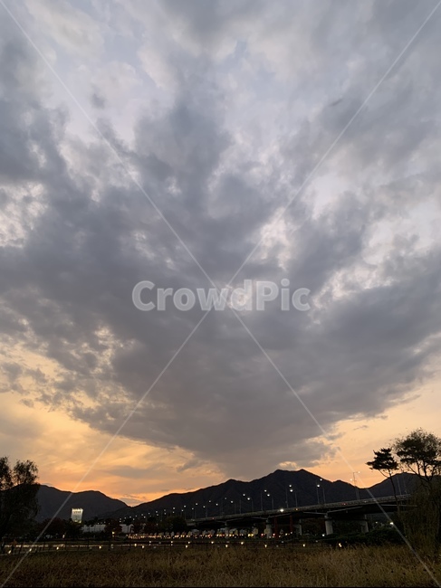 nature,자연,outdoors,황혼,옥외,dusk,redsky,붉은하늘,sky,하늘,sunset,일몰,dawn,새벽,산,날씨,weather