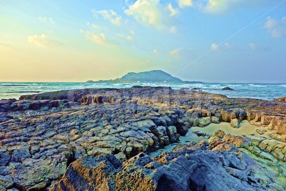 제주도,협재해변,현무암,비양도,모래,백사장,흰,구름,하늘,푸른,수평선,파도,물결,섬,협재,해수욕장,협재해수욕장,제주,제주도여행,제주여행,여행,자연,풍경,경치,아름다운,전망,그림,같은,뷰,에메랄드,자연,풍경,nature,landscape,한국자연풍경,한국자연경관,korea nature landscape,제주도,jeju,jeju island