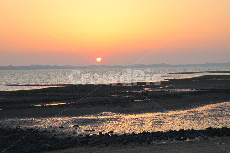 일몰,해,저녁,맑음,바다,자연,풍경,nature,landscape,해변,바다,beach,sea,outdoors,옥외,sky,하늘,dusk,황혼,sunset,red sky,붉은 하늘,dawn,새벽,sunlight,햇빛