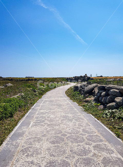 가파도,힐링,하늘,풍경,길,푸른,자연,nature,제주도,제주,jeju,감성,emotion,경치,landscape,scenery,blue,휴식,rest,healing,sky,맑음,sunny,자연,풍경,nature,landscape,road,도로,rubble,파편,gravel,자갈,dirt road,흙길