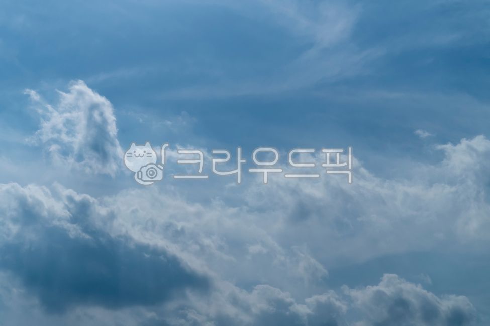 cloud,sky,blue,nature,background,weather,clear,puffy clouds,clouds,heaven