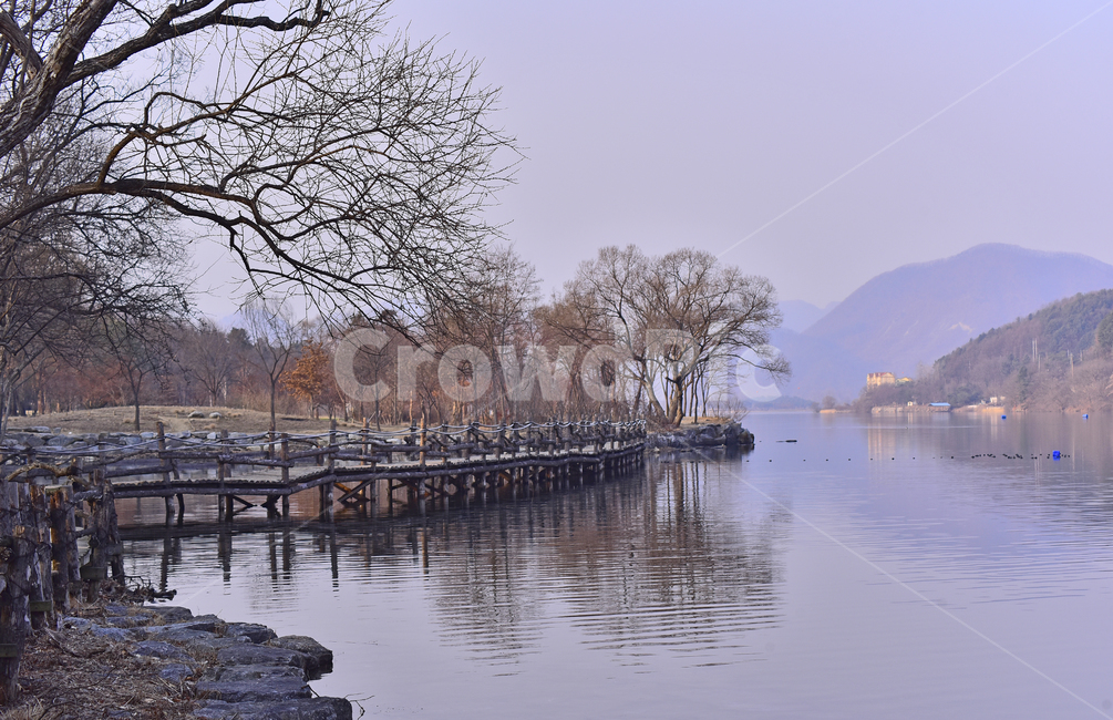호수,겨울풍경,한국자연경관,힐링,나무다리,water,물,waterfront,워터프론트,lakeside,호숫가,자연,nature,background,겨울호수,백그라운드,야외,옥외,아웃도어,outdoor,healing,평화로운