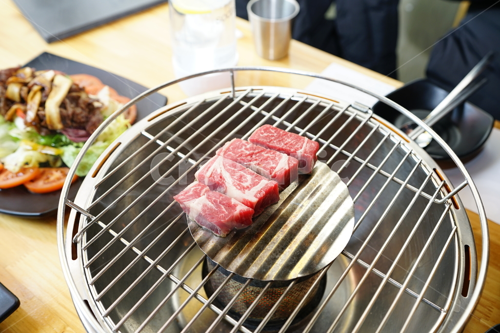 고기,육류,육식,먹방,안주,와규,소고기,소,소주안주,음식,식사,안주거리,육질,육즙,외식,요리,먹거리,색감,불판,음식,식재료,요리,food,cook,meal,dishes,food reserves,육류,고기,meat