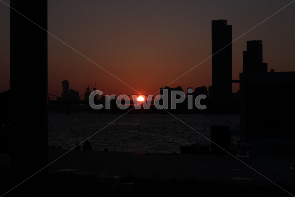 태양,노을,건물,야경,한강,야경,밤,풍경,nightscape,night,landscape,도시,city,nature,자연,outdoors,옥외,sky,하늘,red sky,붉은 하늘,dusk,황혼,dawn,새벽,sunset,일몰,sunlight,햇빛