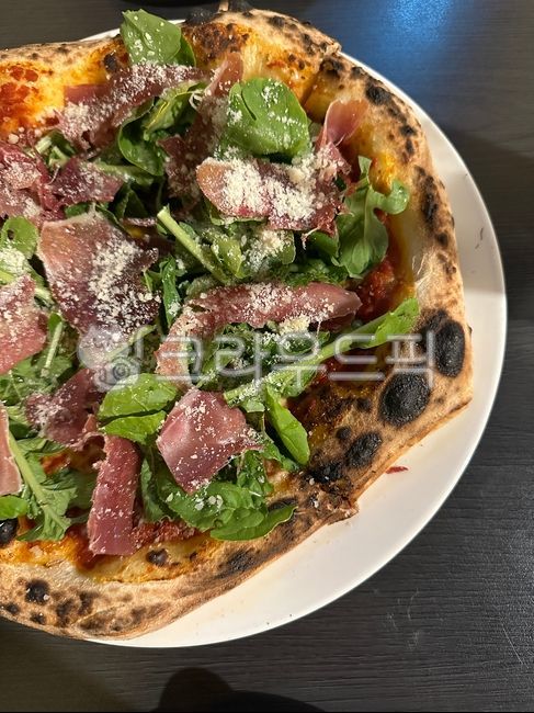 food,음식,피자,pizza,화덕피자,프로슈토피자,루꼴라피자