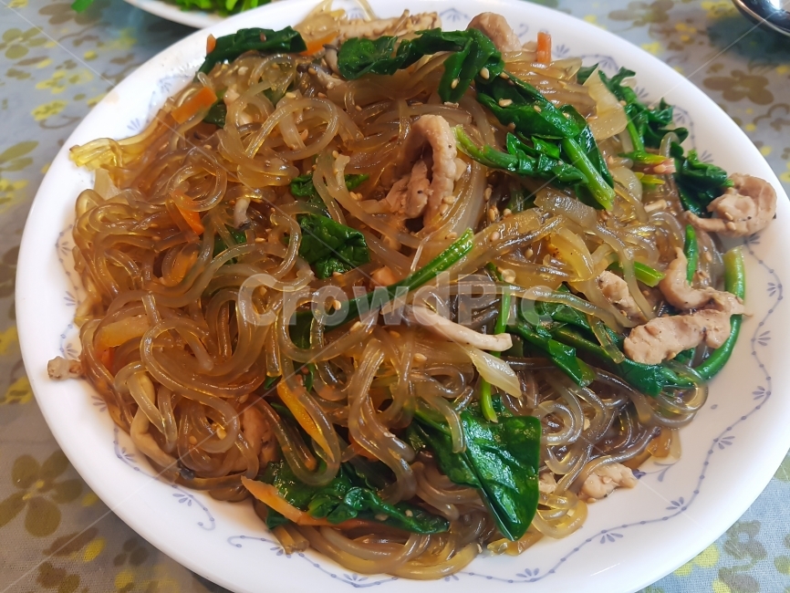 음식,요리,식사,잡채,시금치,푸드,맛있는,신선한,싱싱한,건강한,점심,저녁,야채,배경,바탕,맛,맛좋은,샐러드,양파,먹다,food,delicious,fresh,healthy,meat,dish,meal,lunch,dinner,gourmet,white,vegetable,background,tasty,green,plate,closeup,diet,salad,cuisine,asian,wooden,cooking,cook,eat,Koreanfood,Koreafood,음식,식재료,요리,food,cook,meal,dishes,food reserves,면류,면요리,noodles,한식,한국음식,한국요리,korean food,korean dishes,korean meal,korean cook
