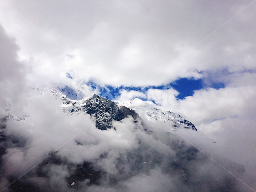 스위스,산,정상,하늘,구름,설산,산봉우리,봉우리,눈,snow,mountain,sky,cloud,경이로움,자연,자연,풍경,nature,landscape,해외,외국,세계,foreign,oversea,world,세계자연풍경,해외자연풍경,외국자연풍경,world nature landscape,outdoors,옥외,weather,날씨,cumulus,적운