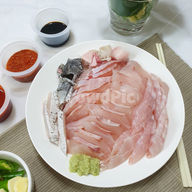 민어회,회,횟집,민어,신선,간장,쌈장,저녁,한끼,식사,음식,식재료,요리,food,cook,meal,dishes,food reserves,수산물,해산물,fishery products,seafood